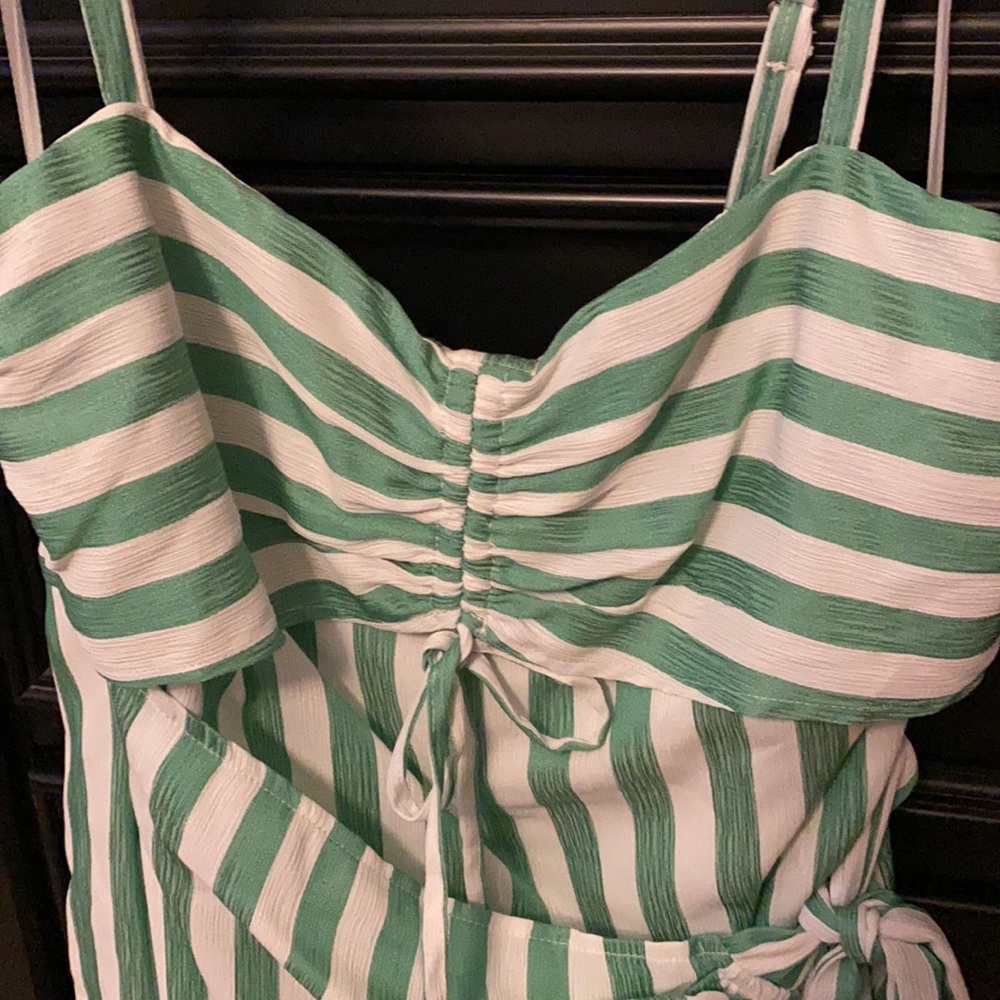 Mini white and green wrap dress - Picture 9 of 10